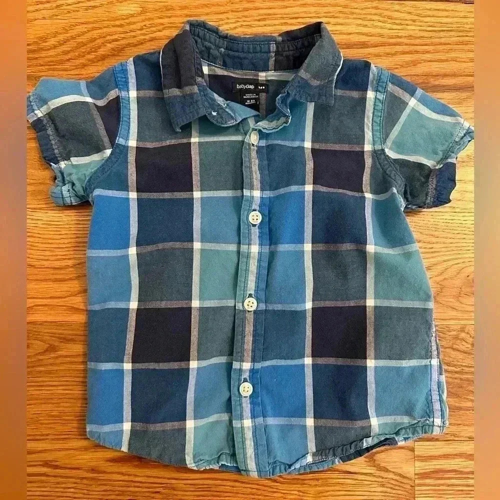 BabyGap Plaid Button Down Shirt sizw 18-24 months